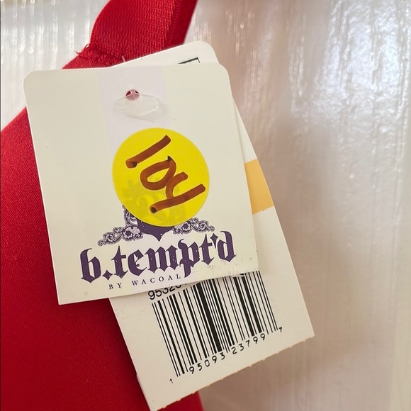 Wacoal Red Molded Cup Bra with Underwire Support - Picture 3 of 5